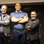 Stéphane Barret (sculpteur) et Franck Bruno (peintre) dévoilent leur statue de cire de Dwayne Johnson au musée Grévin de Paris
