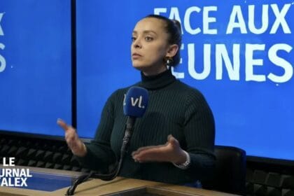 On vous dit tout ce que vous ne savez pas sur Liza Del Sierra 5 Femme parlant à la télévision.