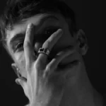 Noskro dévoile "catharsis", l'écho d’une jeune âme en quête de paix !