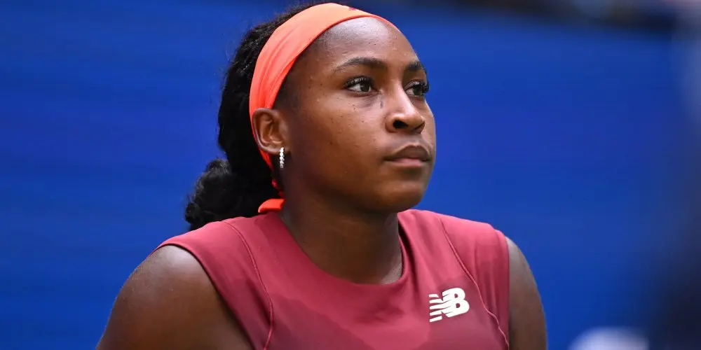 Coco Gauff célébrant sa victoire Roland Garros 2025 finale Sabalenka