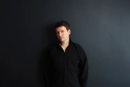 Nicolas Fraissinet reprend La corrida de Francis Cabrel en piano-voix