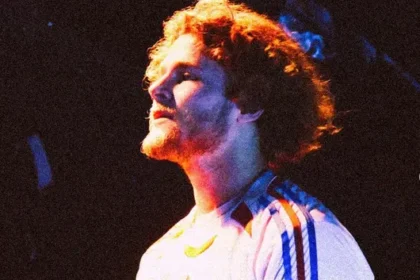 Etien Rey dévoile "Sur les rotules"