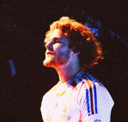 Etien Rey dévoile "Sur les rotules"