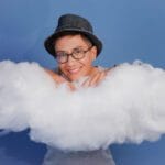 Magali Michaut avec un nuage blanc.