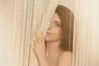 Abyr Emilie ma poupée, extrait de son premier album 2026