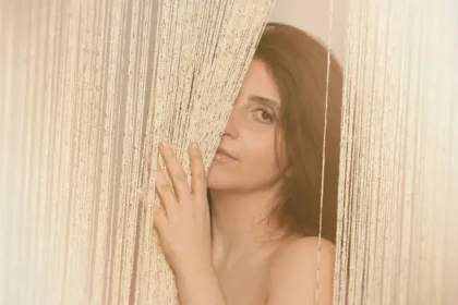 Abyr Emilie ma poupée, extrait de son premier album 2026