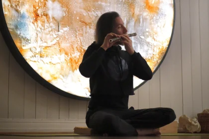 The White Whisper dévoile African Lullaby, un single hypnotique et cinématographique