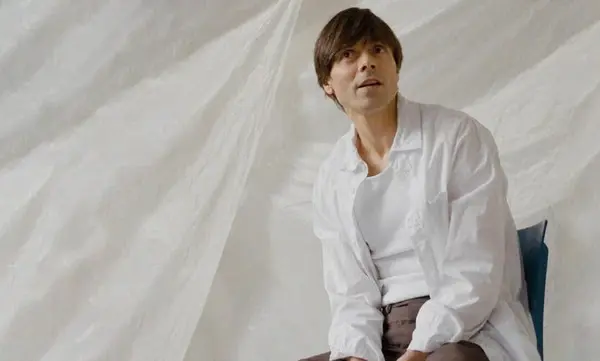Lionel Langlais dévoile le clip À des années-lumière