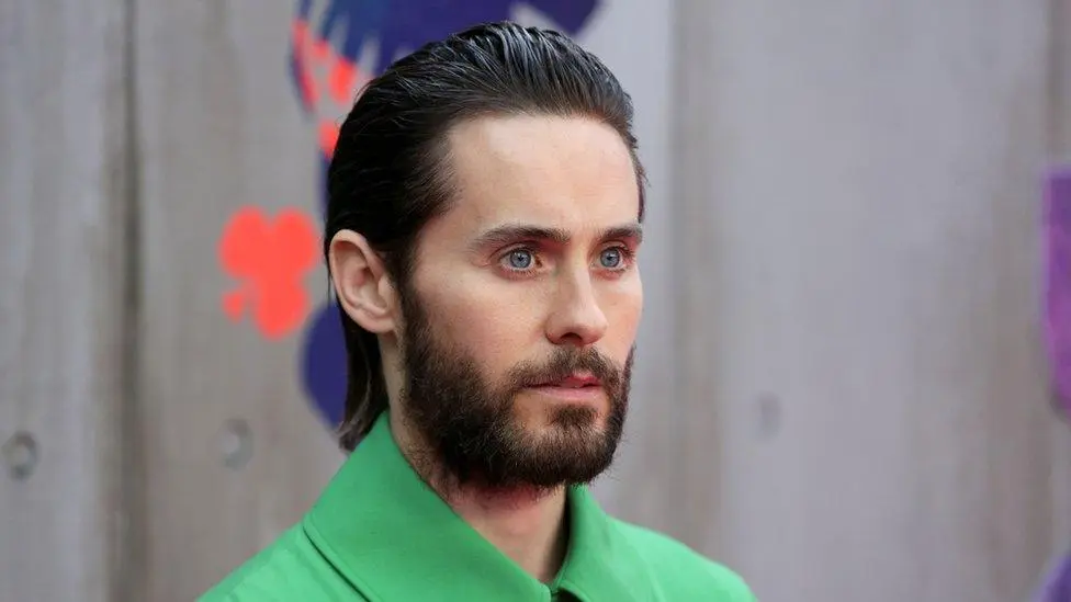 Jared Leto accusé de conduite sexuelle criminelle par 4 femmes dans une enquête BBC