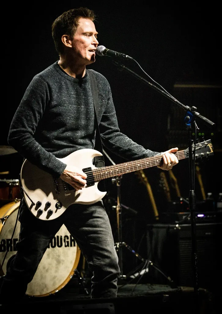 Kevin Gullickson sur scène avec Radio Drive
