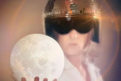 MISS D’AILES présente son single Girl on the Moon